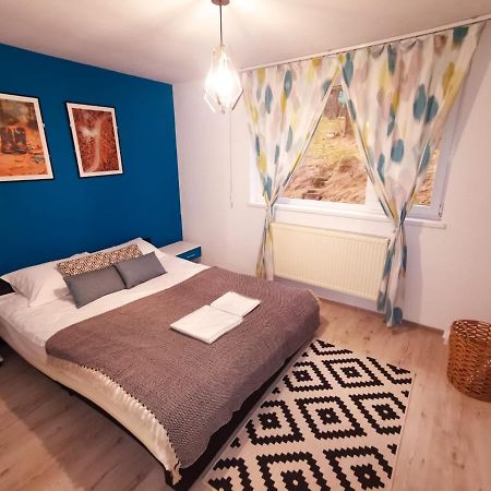 105500 Apartment Buşteni Eksteriør billede
