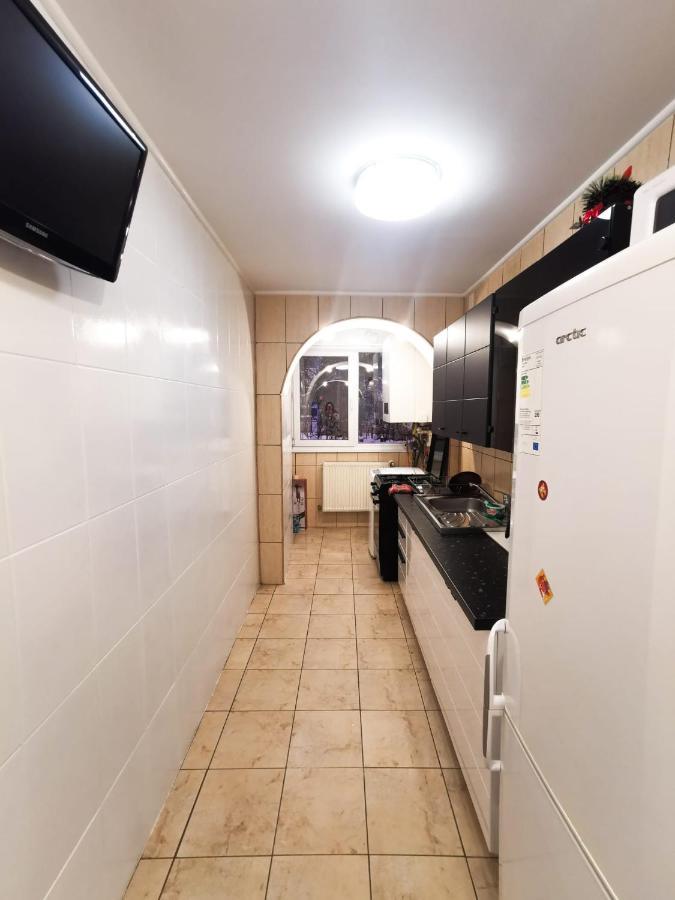 105500 Apartment Buşteni Eksteriør billede